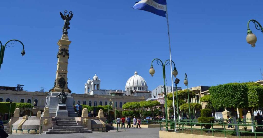Capital de El Salvador una ciudad de trabajos en línea