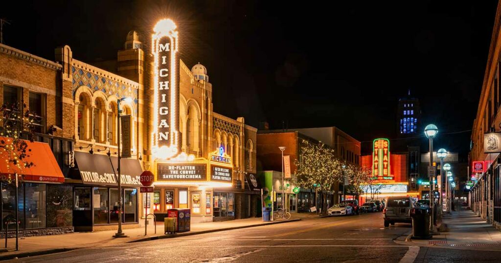 Michigan ciudad de empleos a migrantes con sus luces brillantes en sus barrios