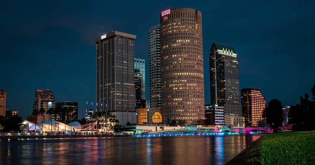 Una noche en la Ciudad tampa junto al lago